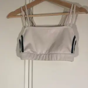 Asia’s white and black crop top worn 1 time