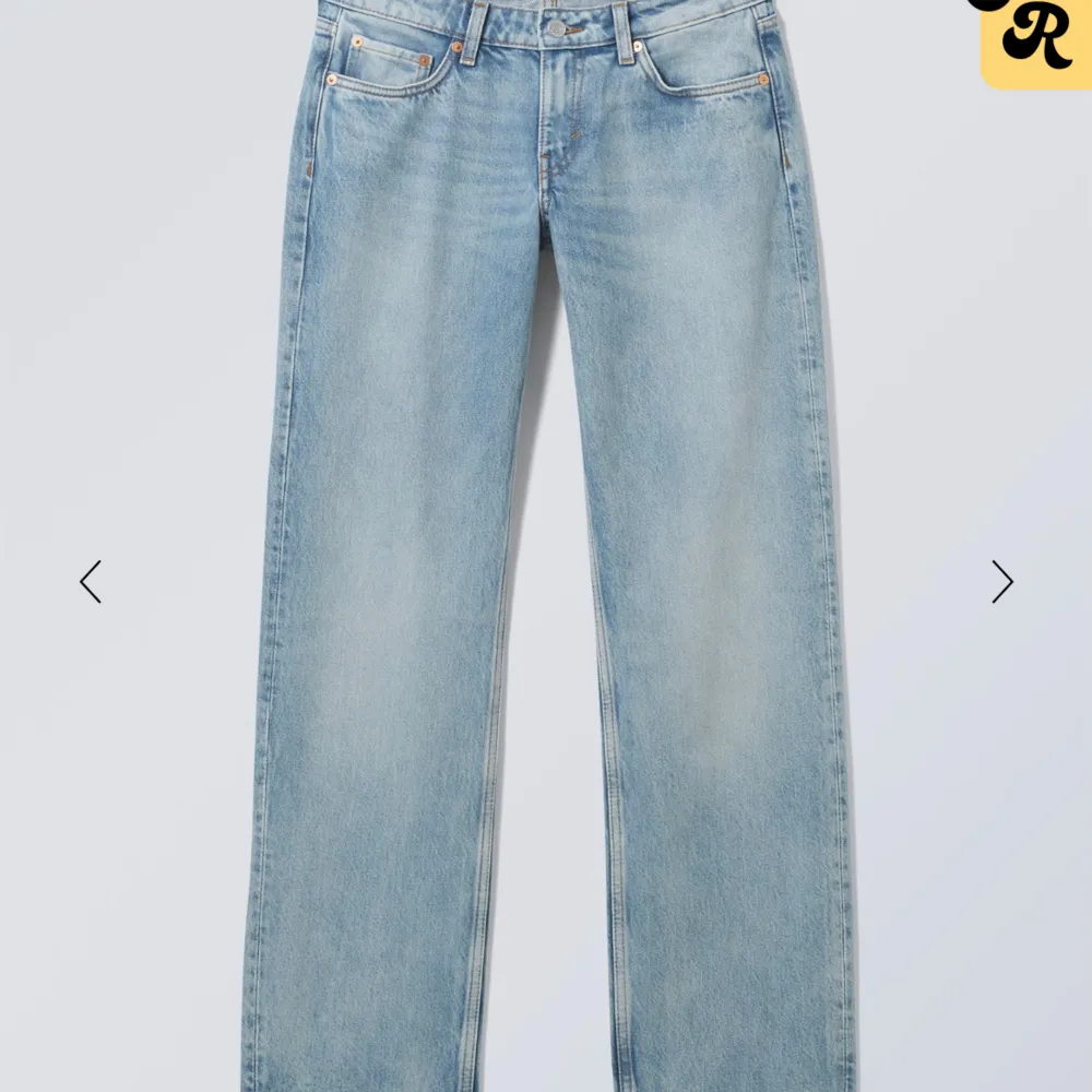 Low waist jeans från weekday i modellen arrow. Kom privat för fler bilder💗dem är i storlek w28 och L32, pris kan diskuteras . Jeans & Byxor.