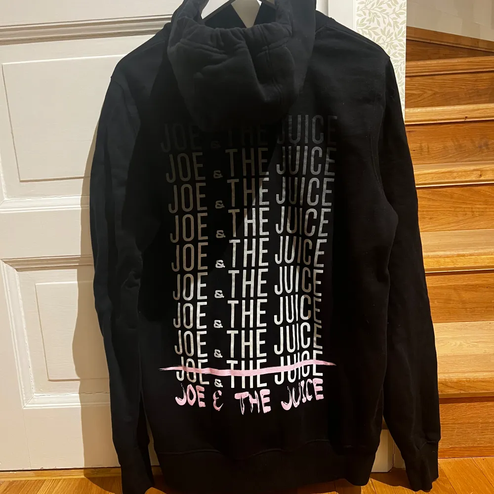 Joe and the juice hoodie pink dimond  Nypris 5700 kr Lite andvänd . Hoodies.