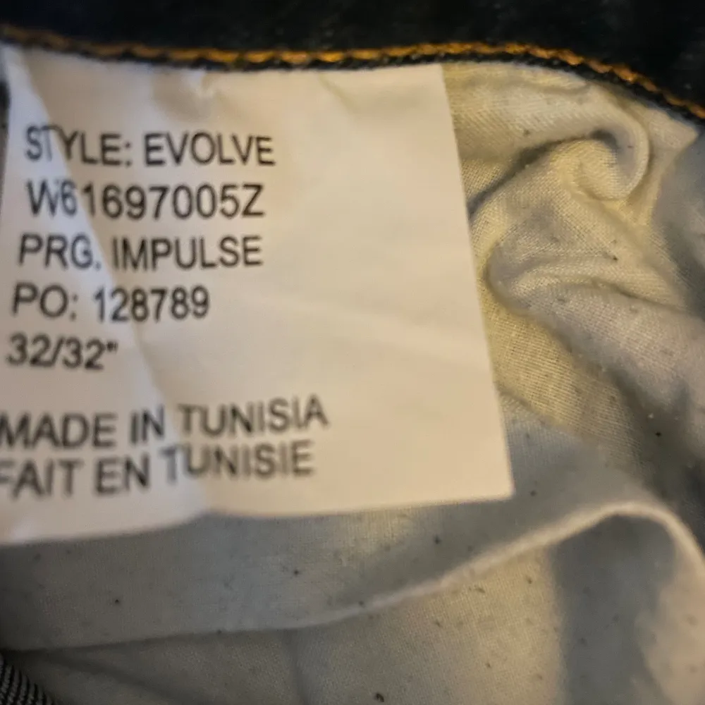Tjena! Säljer nu dessa oerhört snygga jeansen ifrån Tiger Of Sweden! Modellen på jeansen är Evolve och passformen är slim fit! Skick: 9/10, grymt bra skick! Storlek är W32 L32!  Nypriset är 1600kr! Vid fler frågor är det bara att höra av sig!🙌. Jeans & Byxor.