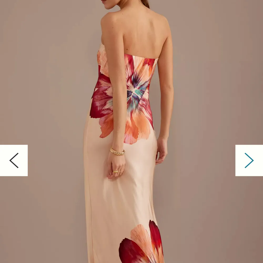 Säljer denna helt fantastiska klänning i strl 36, slutsåld online. Helt ny med tags då den var kort på mig som är 172cm.  . Klänningar.