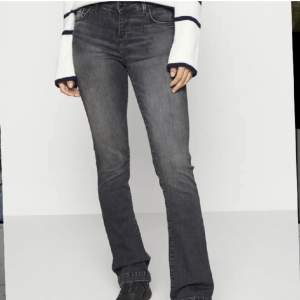 Slutsålda Ltb jeans i modellen fallon, köpte här på plick men de är tyvärr för små, strl 26/34