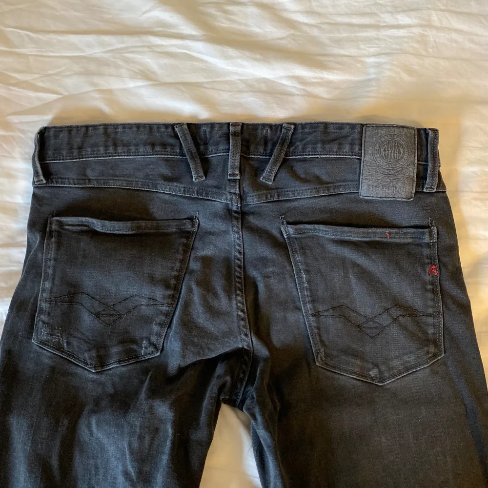 Sjukt feta replay jeans i bra skick. Storlek 32x32. Osäker på modellen. Jeans & Byxor.
