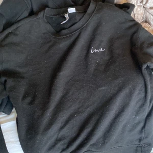 Sweatshirt  - Fin sweatshirt från hm, skönt tyg. Storlek M men mer som S