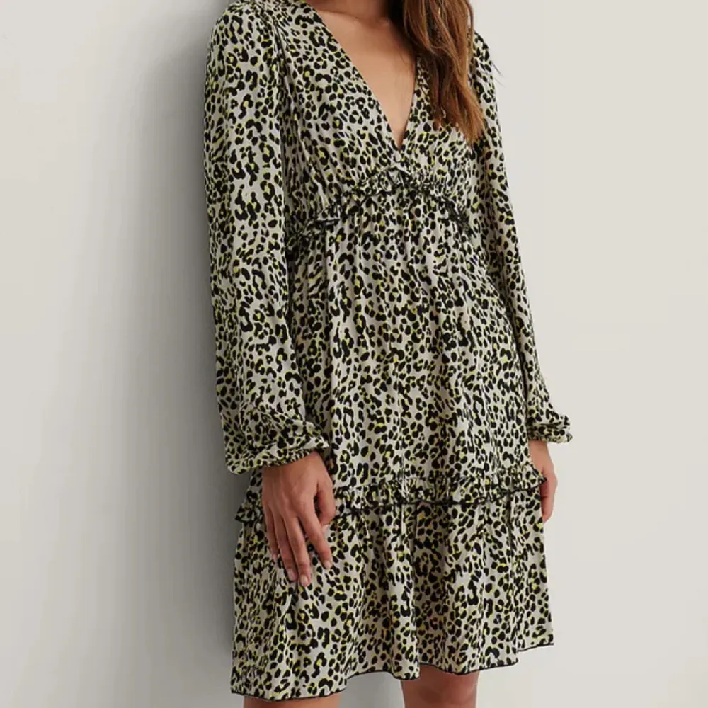 Superfin klänning i leopard mönster!! Knappast använd!. Klänningar.