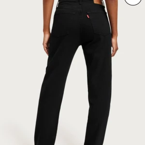 Levis jeans - Levis jeans i strl W29/L26, köpte två strl men desss var förstora för mig