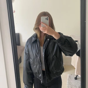 Jacka - Nyskick! Frakten ingår inte i priset!!❌🚚