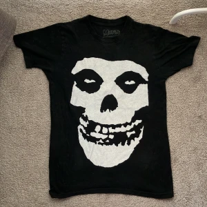 Misfit tisha - Snygg misfit tisha säljes. Bra kvalite. 