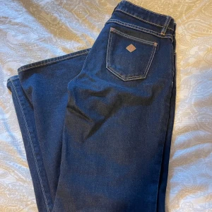 Abrand jeans - säljer ett par abrand jeans. använda sparsamt. originalpris 1100kr