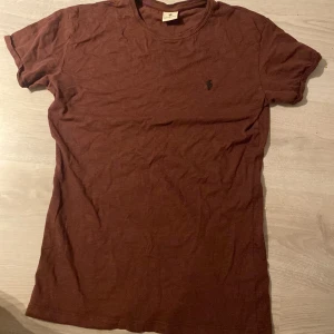 Father sons tshirt  - Father sons tshirt som aldrig använd då jag inte alls gillar den!  Storlek M men passar S