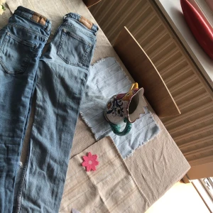 2 för 80kr på jeans - Jeansen är i ett bra skick! Och har används. 