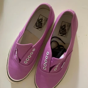 Vans - Helt nya vans Storlek 43