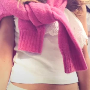 One-shoulder topp zara - Säljer min superfina one-shoulder topp ifrån Zara som inte längre går att köpa💞 den är i 152 men är väldigt stretchig och passar typ en xs