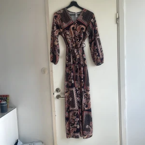 Klänning  - Den passar i sommaren. Den är S,36. 