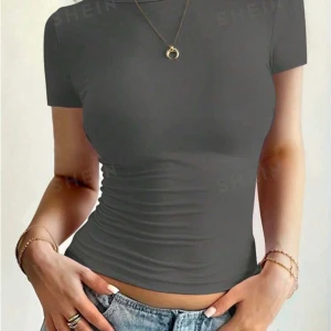 T shirt grå - Figursydd t shirt, helt oanvänd