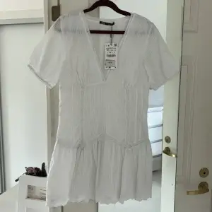 INTRESSEKOLL, på min vita nya klänning från zara. Endast testad!!