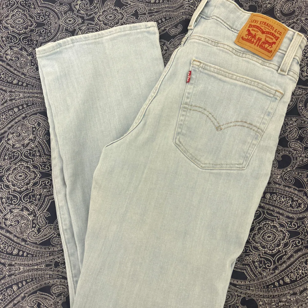 Oanvända jeans från Levis (ord pris 700kr). Jeans & Byxor.