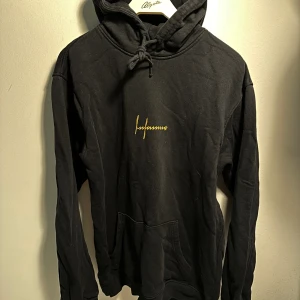 Hoodie - Snygg hoodie från Vailent. Använd men inga defekter!