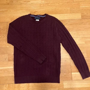 Jack & Jones tröja - Snygg flätad premium Jack & Jones tröja i storlek S. Fint skick. 