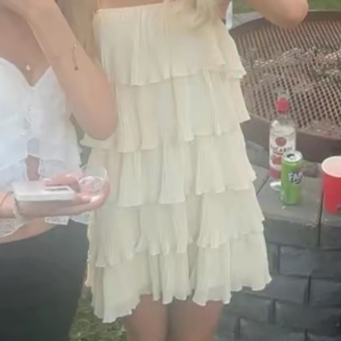 VIT VOLANGKLÄNNING🤍 - 90