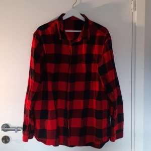 Rutig skjorta  - Bra skick