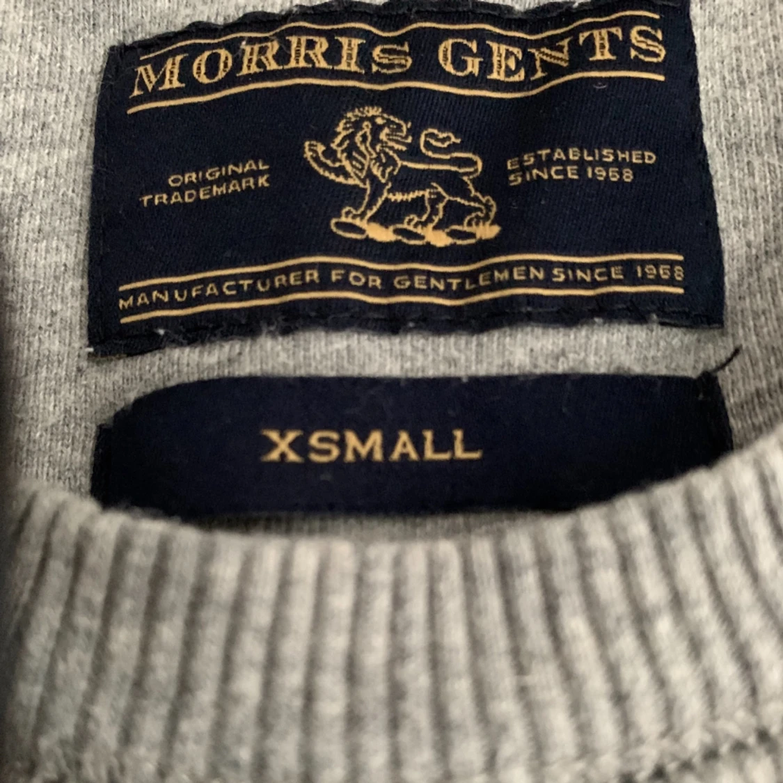 Väldigt snygg tröja köpte för 1500 väldig bra kvalite faktist aldrig andvänt den intr riktig min stil. Pris kan diskuteras  - 91