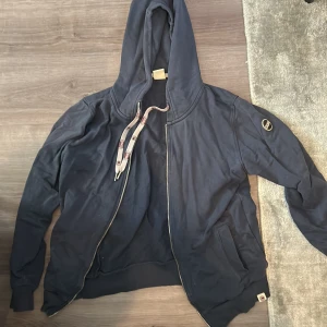 Colmar tröja - Riktigt schysst tröja från Colmar i Stl. M. Använd fåtal gånger. Nypris 1500kr