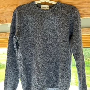 These Glory Days - En fin bomulls tröja som säljs pga att den är för liten.