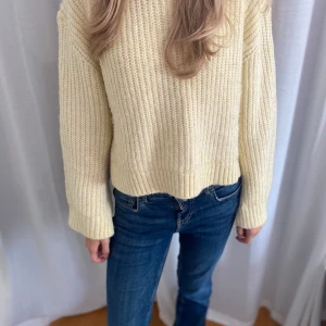 Helt oanvänd stickad tröja!!🌻🌻 - Helt oanvänd ifrån Gina tricot, jätte skön och härlig gul färg!!🌻🌻