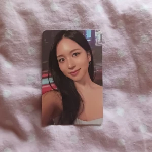 Twice Mina photocard - Twice Mina photocard från 'Ready To Be' album Skriv gärna om du har någon fråga!!  Accepterar inte returer‼️🚫   Fraktar inom hela EU!