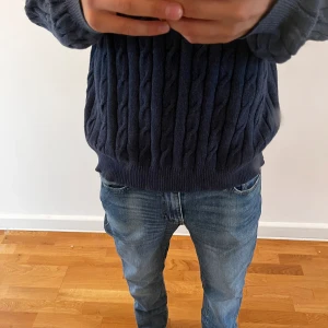 Levis 511 - Hej, säljer ett par levis byxor i modellen 511, den är i nyskick och är knappt använd. Strl: 30/32. Nypris är 1099 kr. Pris kan diskuteras vid snabb affär och frakten kan jag fixa 👍