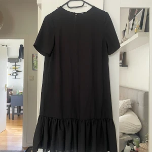 Volang klänning  - Volang klänning 