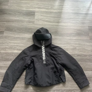 Vindjacka från hm x Alexander Wang - Vindjacka från hm x Alexander Wang. Fint skick 🥰