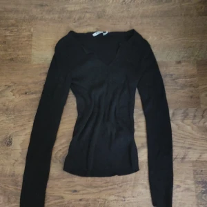 NA-KD långärmad tröja  - Oanvänd och har inga tecken på användning 