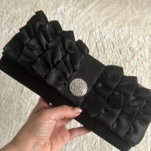 Afton Clutch  - Använd nån gång,fattas en strass sten(kan ju limmas på en ny om man stör sig på det☺️