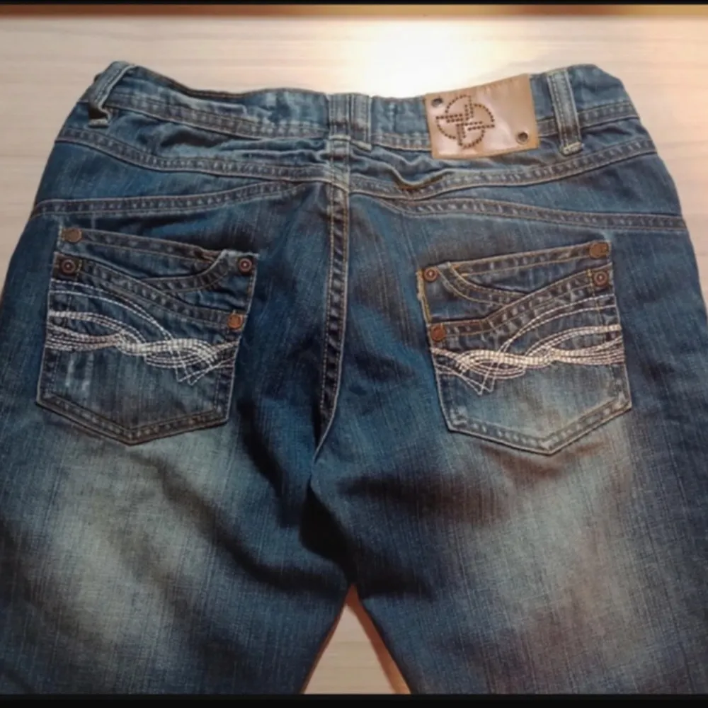 Bra skick är dock lite för små på mig vilket är varför jag säljer de, men super fina jeans! ( tar emot pris förslag!). Jeans & Byxor.