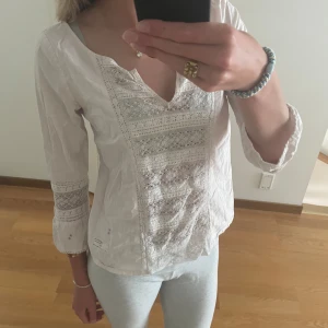 söt blus💘 - jätte söt blus från Odd Molly. I fint skick förutom lite skrynklig men d går att fixa hur enkelt som helst. Köpt förra året under sommaren. 💘💘
