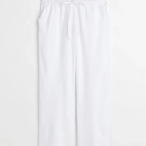 Linnebyxor  - Säljer de populära linnebyxorna från HM som nu är slutsålda. Säljer dem för de tyvärr är för stora för mig. Helt nya, endast testade och prislappen sitter kvar☺️