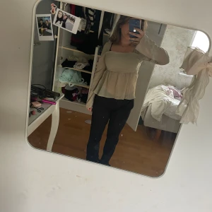 Super fin blus från bikbok  - En super fin blus från bikbok. Jag köpte den förra sommaren och har bara haft på mig den en gång. Den är i storlek s. Jag köpte den för 400 och säljer den för 250kr. Priset kan diskuteras 🩷🩷🩷