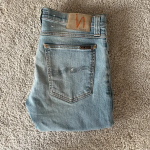 Nudie jeans  - Säljer mina nudie jeans i storlek 30/32, bra skick inga defekter. Tveka inte på att fråga, nypris ca 1600🔥