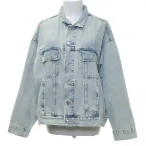 Blå jeansjacka ifrån H&M i strl M, nyskick 🐚