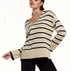 Stickad tröja  - Randig stickad tröja i nyskick.  Lånade bilder från Instagram, skriv för egna bilder