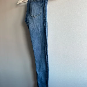 Molly jeans storlek S - Molly högmidjade jeans från Gina tricot storlek s 