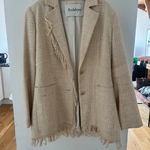 Rodebjer kavaj - Kavaj från Rodebjer str: M Helt nyskick, använd 2 gånger