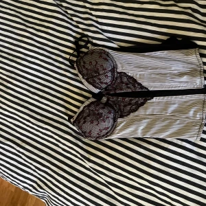 Korsett top - As snygg korsett top, vintage. Går att anpassa till storlek