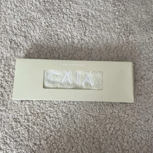 Hårband - Säljer detta Caia hårband jag fick i present men hade redan ett. 