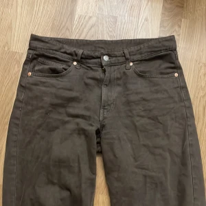Bruna jeans  - Storlek 40 de är ganska oversize 