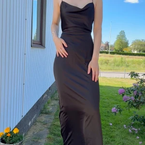 Balklänning svart  - Jätte fin bal klänning.