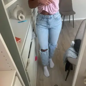 Blåa jeans  Gina tricot  Sällan använda 