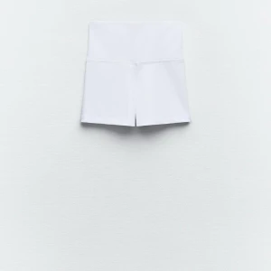 Shorts  - Helt nya shorts från zara i strl s. Nypris är 129kr💌